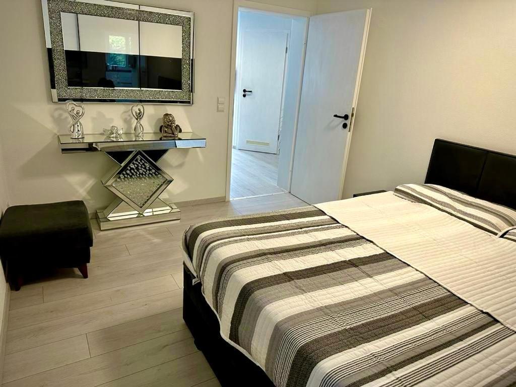 Flexible, Schoene Und Gut Aussehende Feriensuite Ройтлинген Экстерьер фото