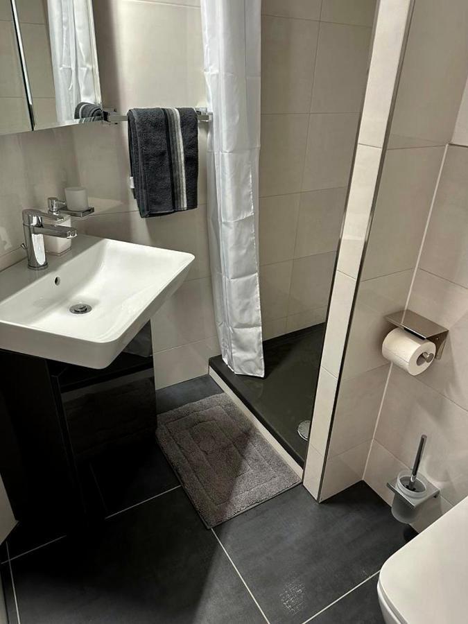 Flexible, Schoene Und Gut Aussehende Feriensuite Ройтлинген Экстерьер фото